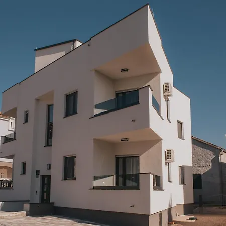 Piip-ni-more Apartment *