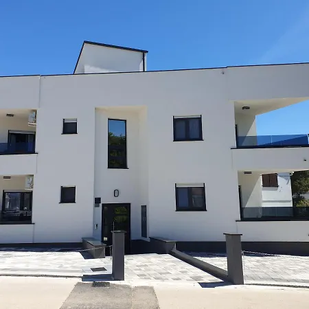 Piip-ni-more Apartment *